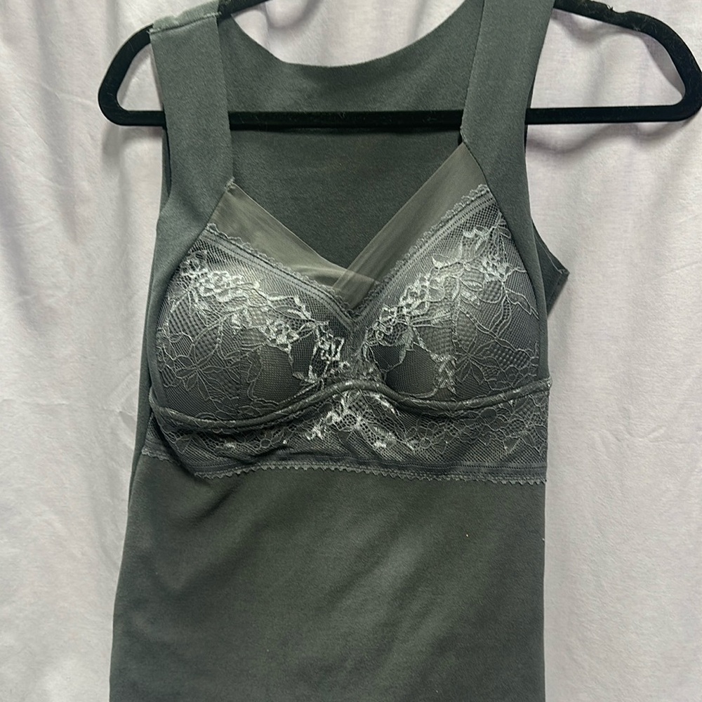 🌸buy 2 get 1 free XL gray sleeveless soft top with padded lace over bust line
